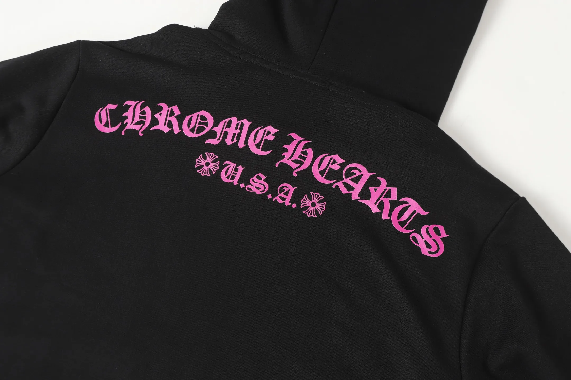 M19—P210 -Chrome Hearts/Chrome Hearts printed sweatshirt cardigan jacket -420 grams of high-density, high-quality wool, soft, delicate and skin-friendly, soft and silky to the touch, warm and skin-friendly -The hardware and zipper accessories are all customized and full of details -Colour: black -Size: S M L XL